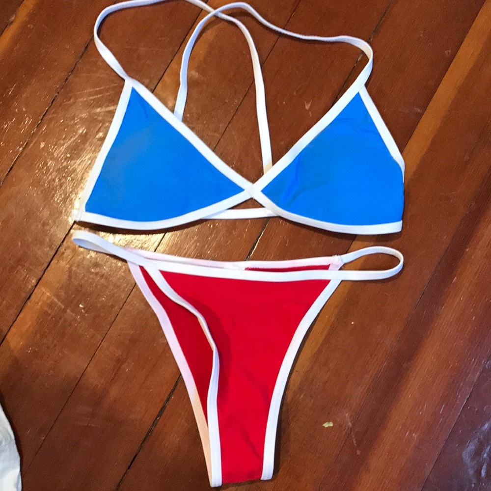 Lauren Bikini - Picture 3 of 4